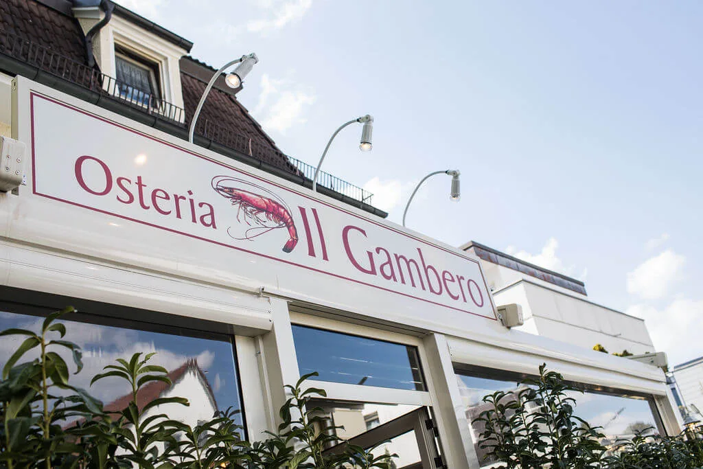 Fassade mit dem originalen Schriftzug Osteria Il Gambero